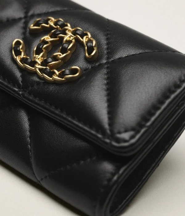 CHANEL 19 FLAP CARD HOLDER Shiny Lambskin, Gold-Tone, Metal Black