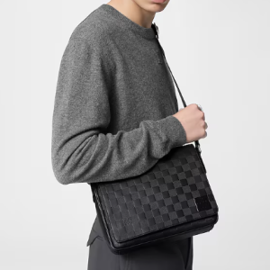 Louis Vuitton District PM